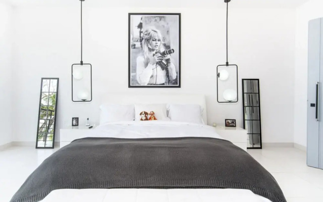 Onyx by Blue Sky Luxury