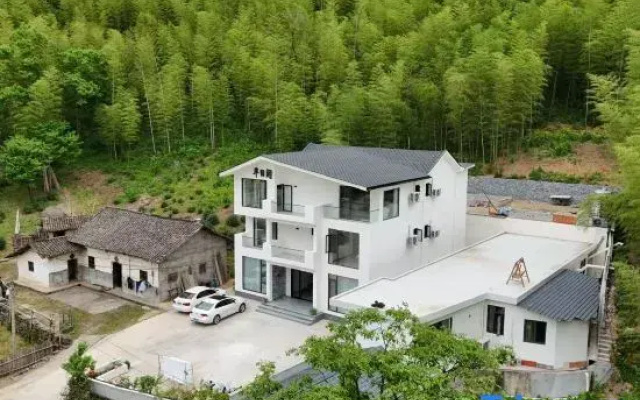Yuxian Banrixian Inn (Yueliangwan Scenic Area)