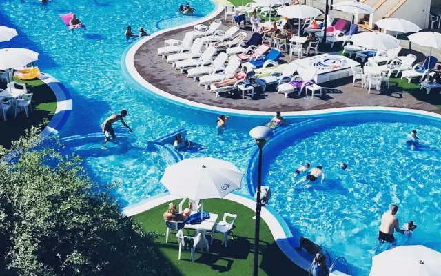 Nicely Furnished Apartment with AC near Beach