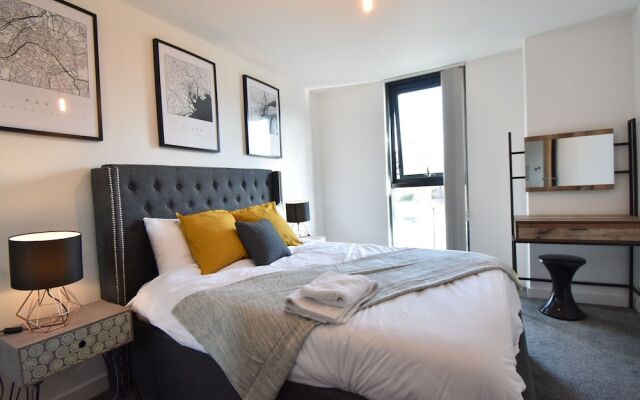 Contemporary Apartment in Sheffield near River