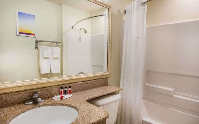 Days Inn & Suites by Wyndham Antioch