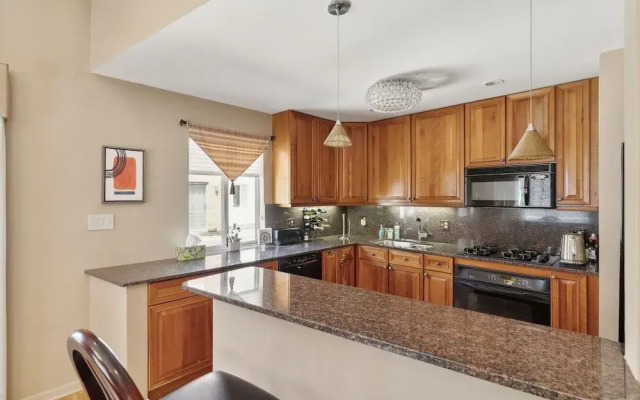 Family-Friendly South Loop Escape by RedAwning
