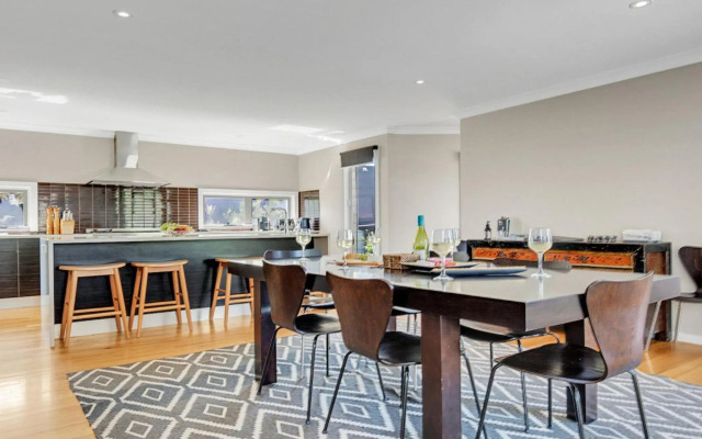 Sunshine Beach House-25 Metre Walk To The Beach