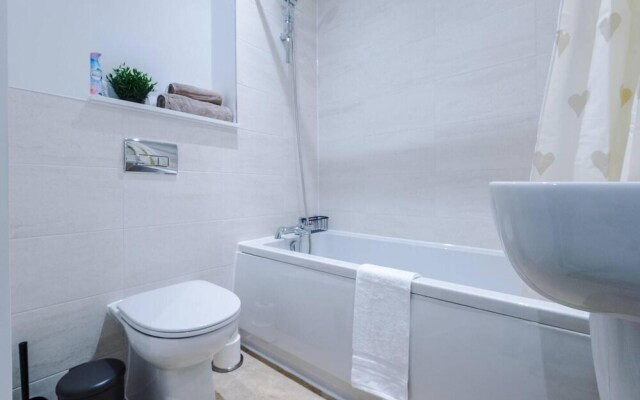 Immaculate 3-bed House in Salford