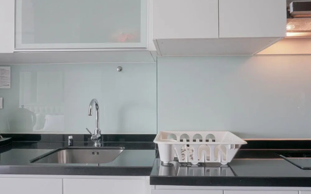 Comfy and Wonderful Studio Menteng Park Apartment