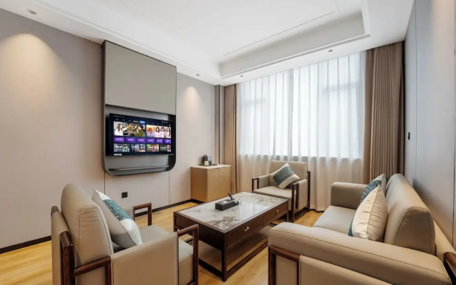 Wanzai Yijia La Maison Hotel