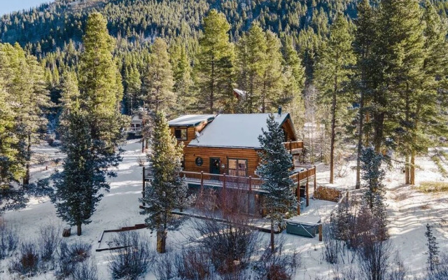 Private Luxurious Cabin w spa Near Breckenridge