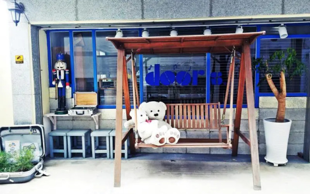 Doors Guesthouse Hongdae