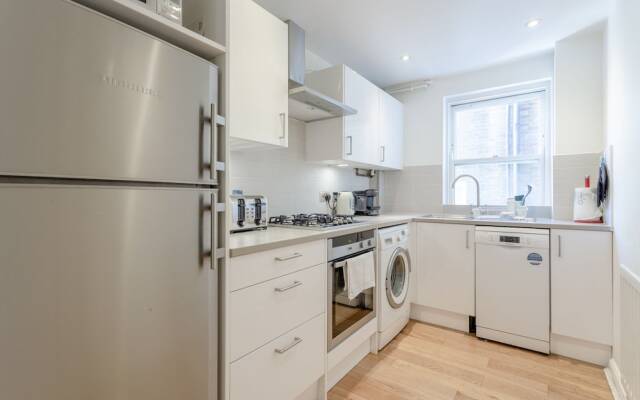 Comfortable 2 Bedroom Apartment By Earls Court