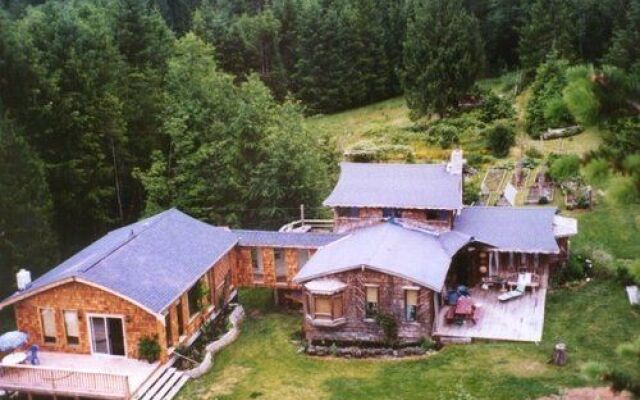 China Moon Bed & Breakfast