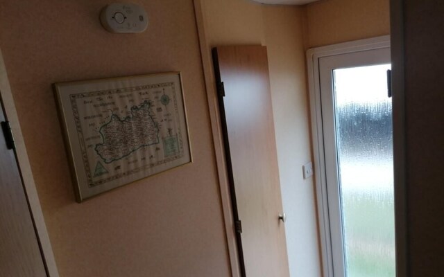 Delightful 3-bed Caravan With Fireplace, Wifi, BBQ