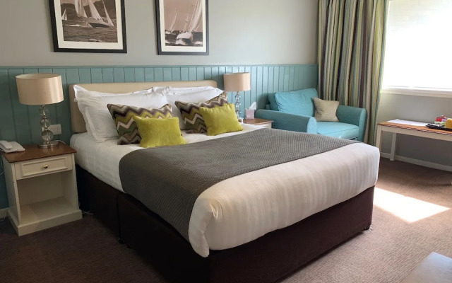 Potters Heron Hotel