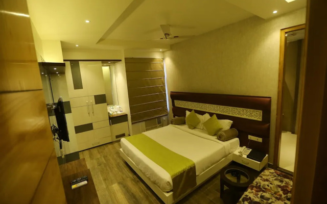 OYO 9319 Hotel Gurveer Royal