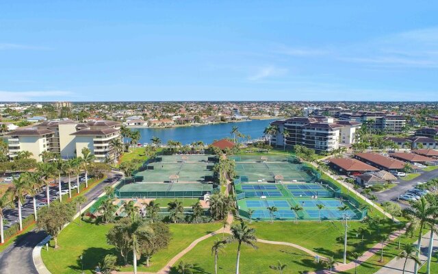 Alluring Beachfront Condo With Pool and Ocean Views