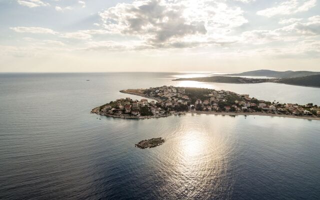 Holiday house Goldie - 30 m from beach: Sevid, Riviera Trogir