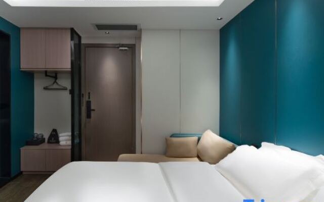 Yibai Light Luxury Hotel (Shenzhen Bao'an Haiya Binfencheng Branch)