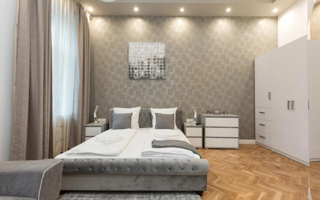 City Center Grand Luxury w 2BR/2BT