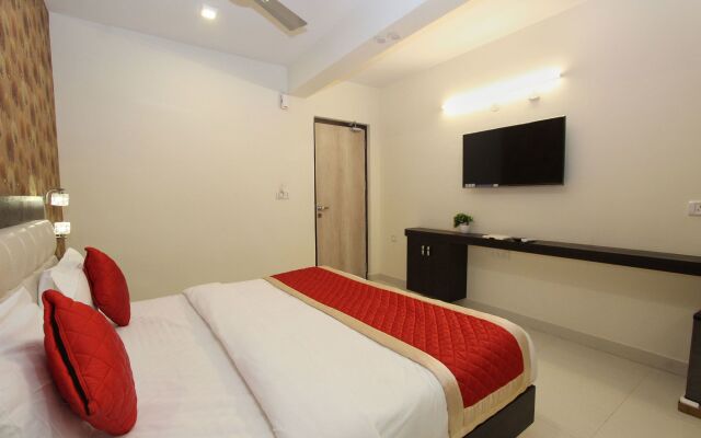 OYO 4429 Vee Suites