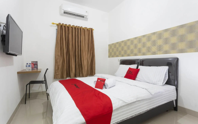 RedDoorz Plus @ Boulevard Residence BSD