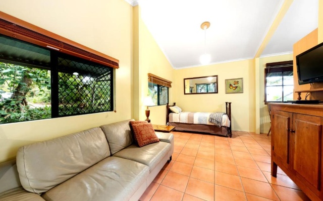 Rosecliffe Boutique Farm Cottages – Guest Rooms – Sunrise Beach