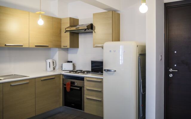 Phaedrus Living: City Luxury Flat Anemone 103