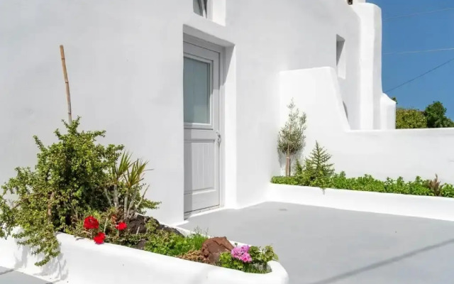 Karpimo & Fertimo Suites Santorini