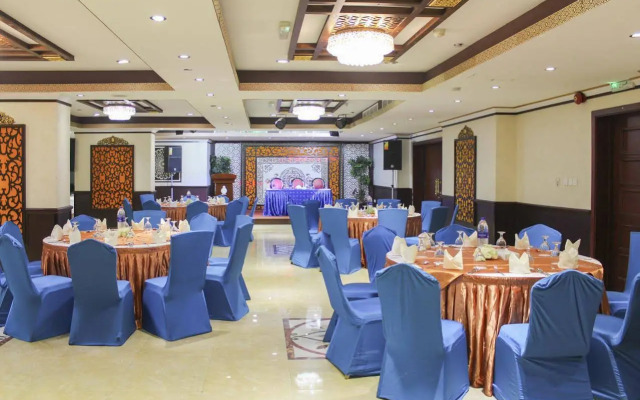 OYO 137 Clifton International Hotel