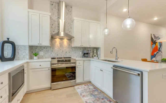 Near Downtown: Luxury Townhome in Bentonville!