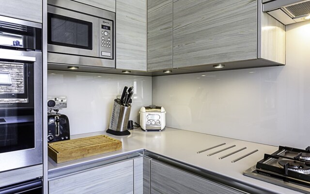 Well-designed Chelsea Flat
