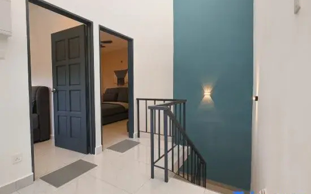 Pelangi JB Landed D'Pickeball Fun House 5BR14pax
