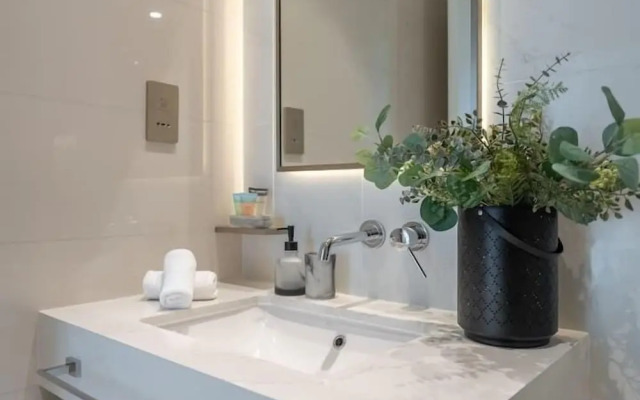 Beachfront - Palm Views & Private Beach