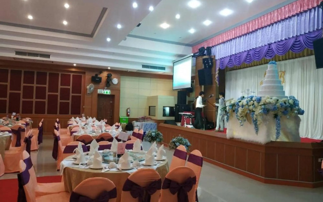Zaza Hotel Bangpoo