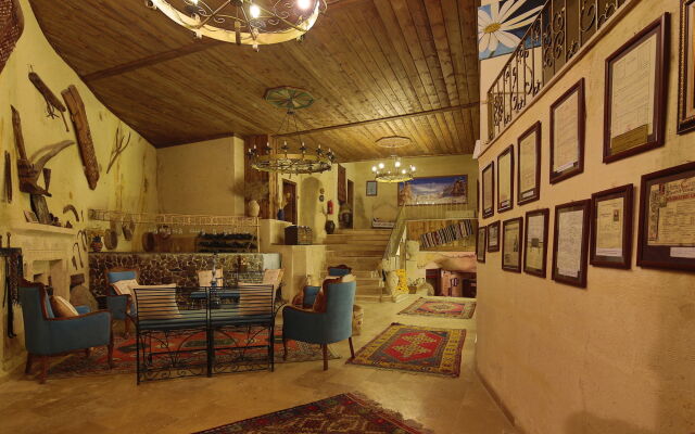 Jerveni Cave Hotel