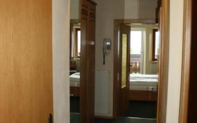 Pension Rosenauer Zimmer & Ferienwohnungen