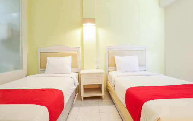 The Sunrise by OYO Rooms