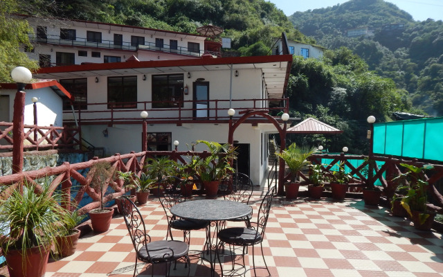 Dewdrop Classic Fall resort