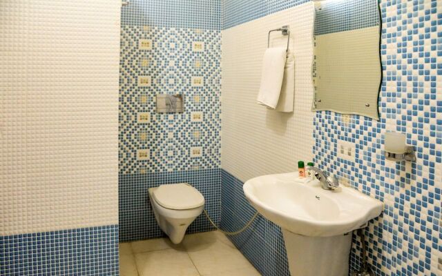 OYO 7609 Hotel Dolphin