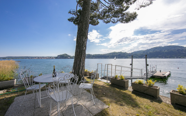 Residenza Ludovica by the lake