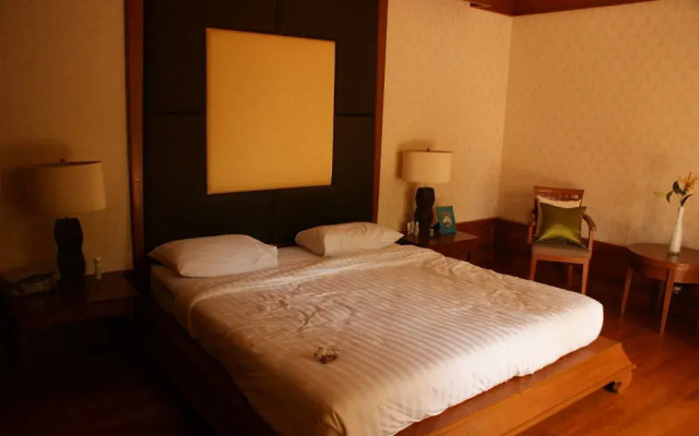 Sirinthara luxury villa