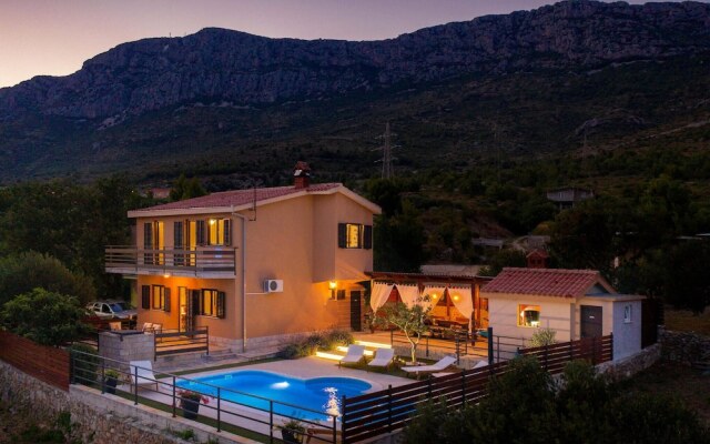 Beautiful Home in Kastel Sucurac With 3 Bedrooms, Wifi and Outdoor Swimming Pool