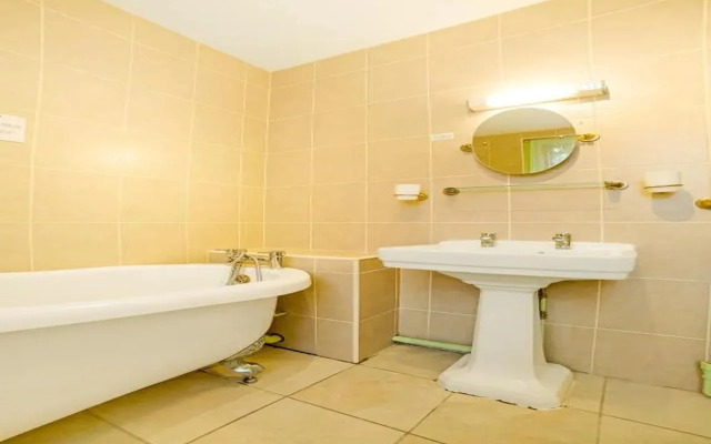 OYO Bailbrook Lodge, Bath