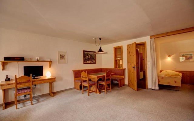 Chesa Munteratsch 1 1 2 Zimmewohnung 104 Typ D – Guest Rooms – Silvaplana