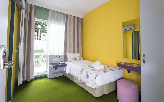 Mini Harem Hotel