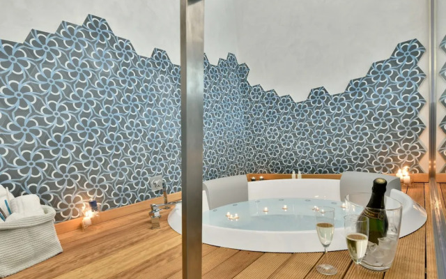 Amnis Suites