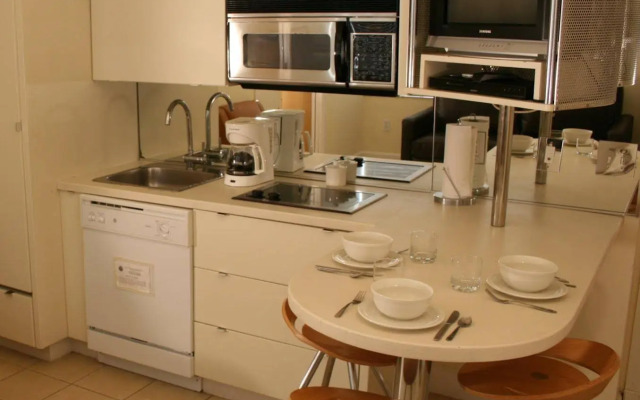 Hilton Vacation Club Crescent on South Beach Miami