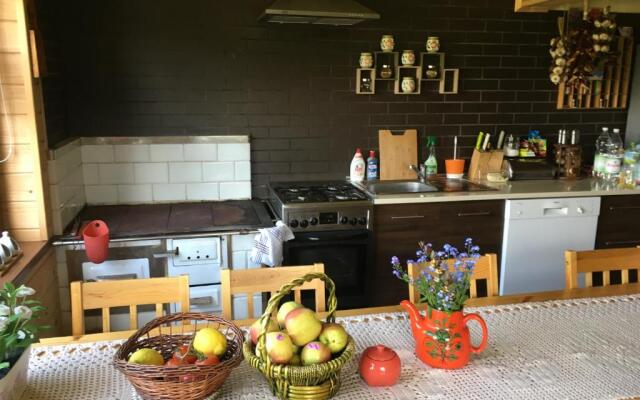 Willa Karolinka Stróża