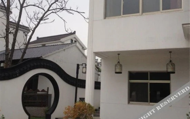 Sanxing Zhuyuan Farmhouse