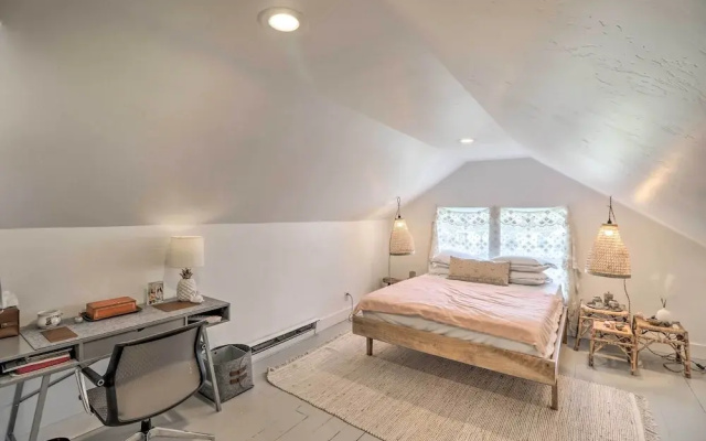 Luxe Glacier Getaway: Walk to Downtown Kalispell!
