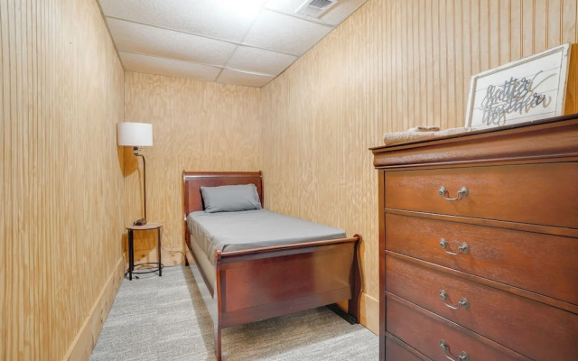 Private Hot Tub & Game Room: Cleveland Getaway