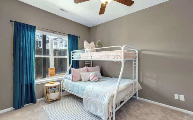 Panoramic Sunset Escape Waterfront Condo for 7!